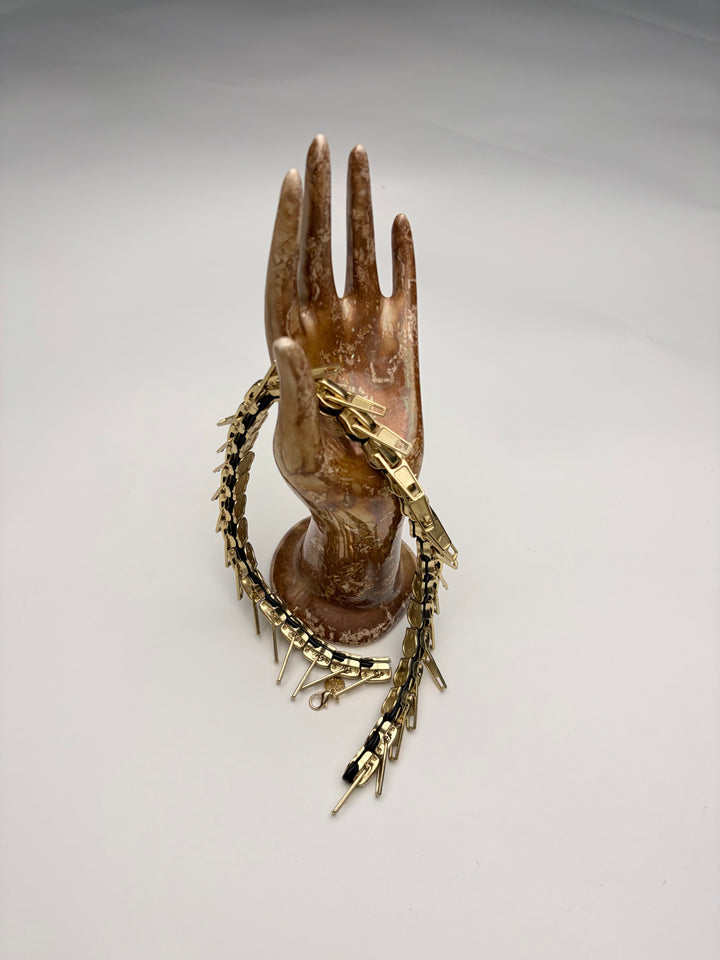 Zipper-Chocker Halskette Gold mit Deko Hand