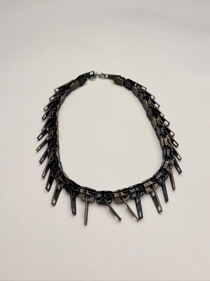 Zipper-Chocker Halskette Altmessing/ Schwarz von Oben