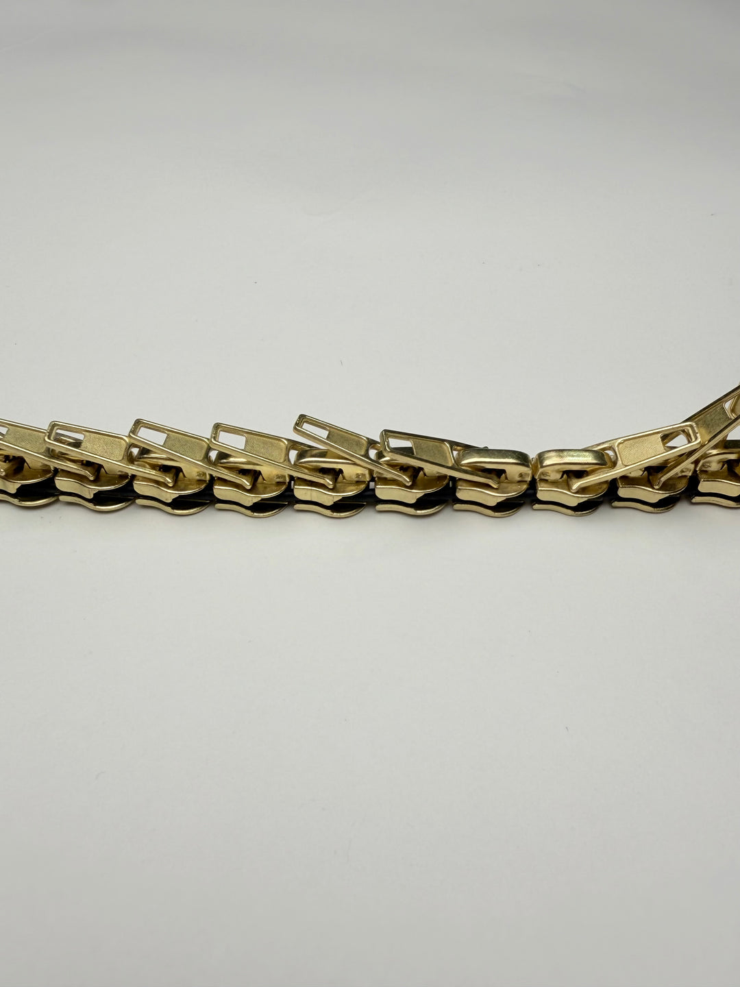 Zipper-Chocker Halskette Gold Nahaufnahme