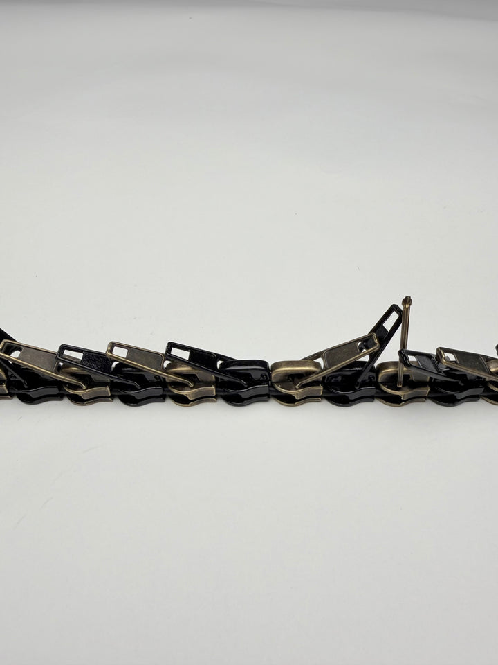 Zipper-Chocker Halskette Altmessing/ Schwarz Nahaufnahme