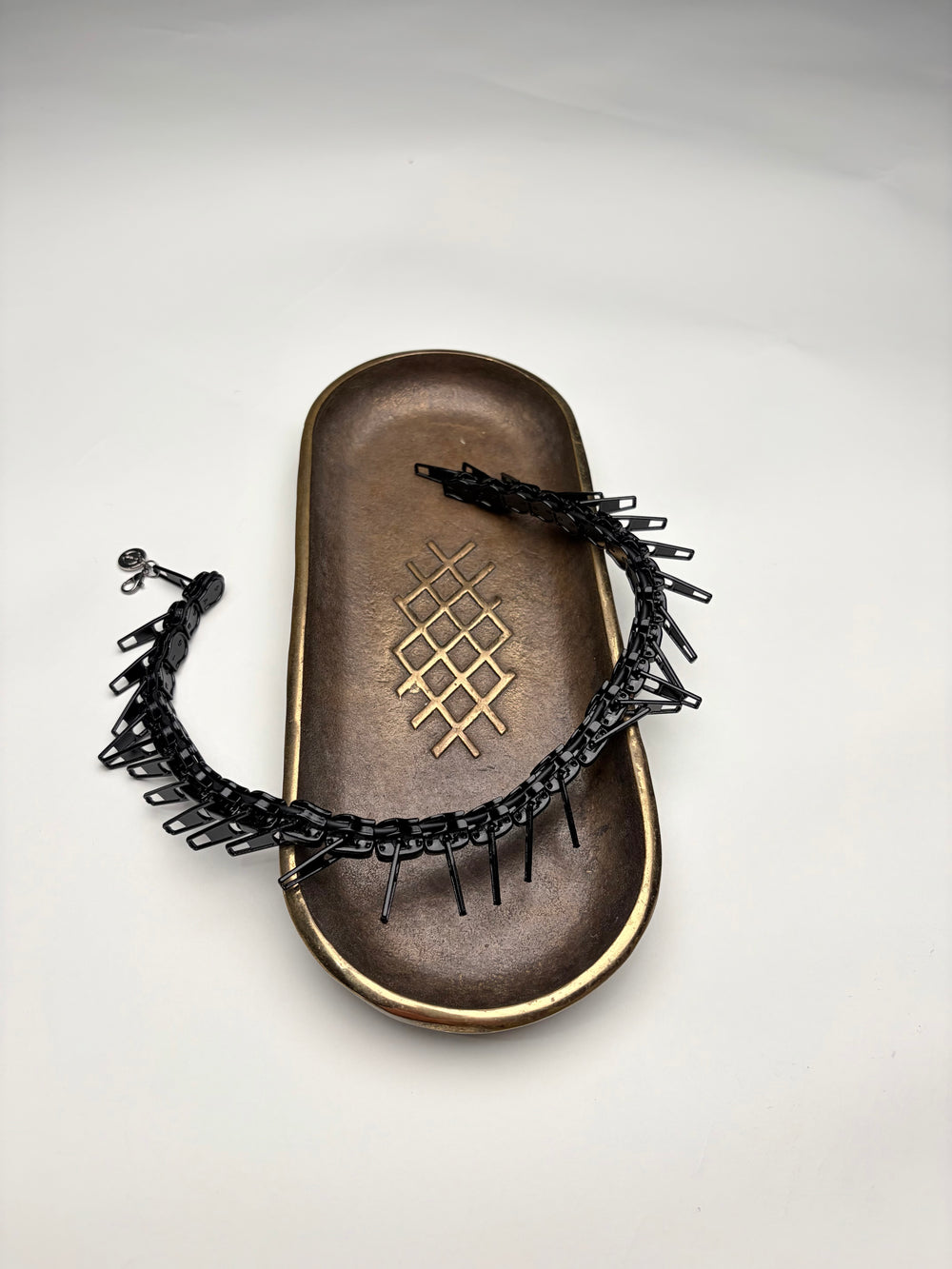 Zipper-Chocker Halskette in Schwarz mit Deko