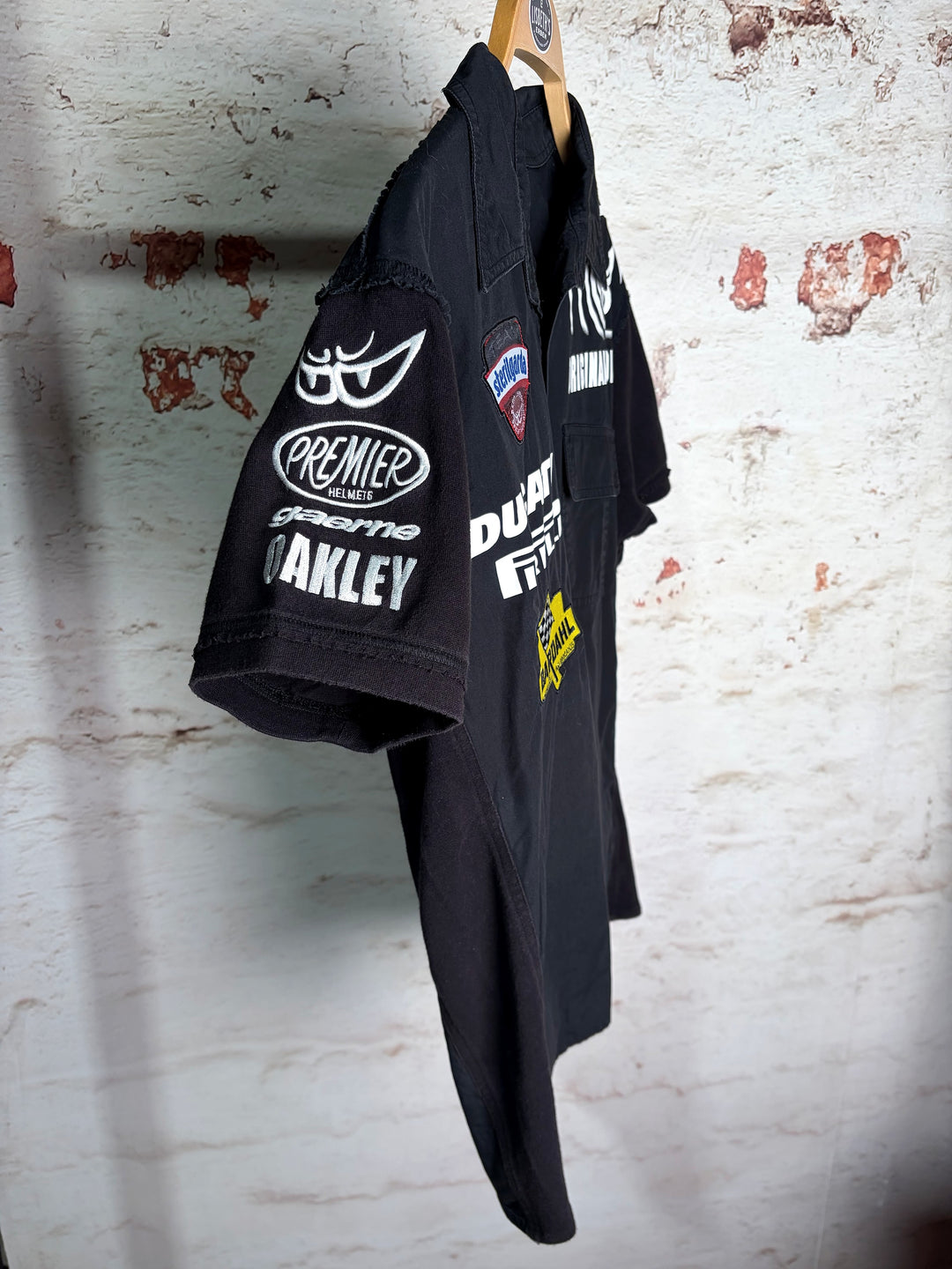 Racing Hemd Detailansicht Ärmel mit Patches