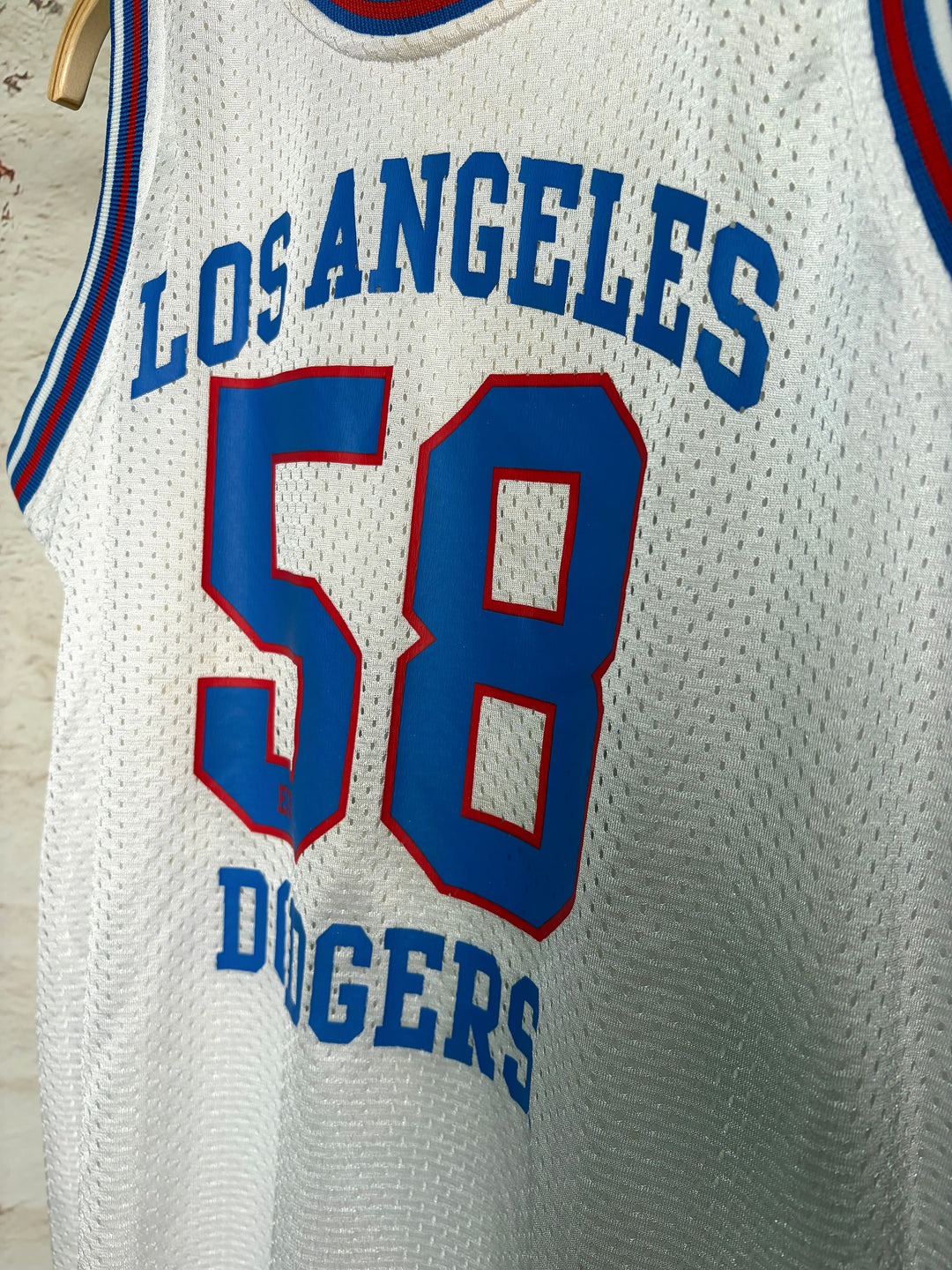 Cooperstown Majestic LA Dodgers Tanktop Detailansicht Logo und Nummer 58